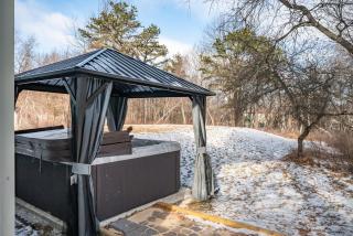Spacious 3BR House, Hot Tub, Firepit, Ski Access! - - 7
