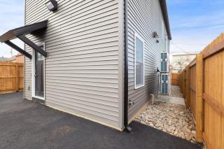 Brand New Modern Downtown Apartment, Convenient - 2