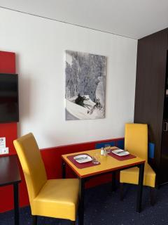 Stay2Munich Hotel & Serviced Apartments - Brunnthal - 1