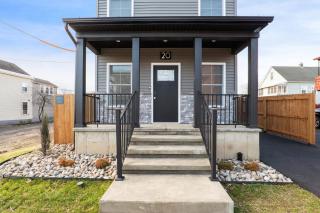 Brand New Modern Downtown Apartment, Convenient - 9