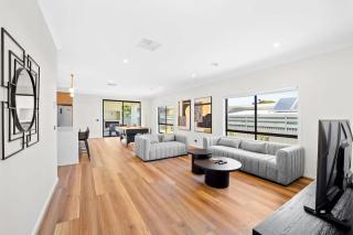 Stunning Beach Side Family Home in St Leonards - 8