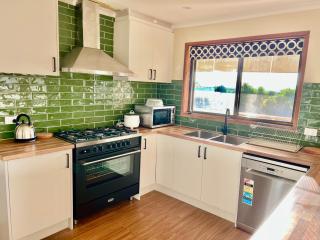 Spaven Heaven, Spacious and cosy home 4 min walk to the beach - Cowes - 5