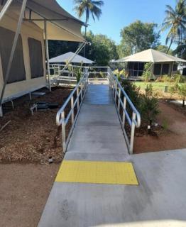 Magnetic Glamping - Nelly Bay - 1