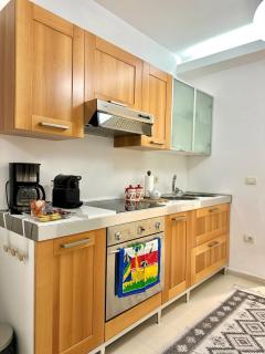 Cozy Apartment at city lake - Tirana - 9
