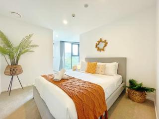 Unique Luxury Incredible SkyTower & Park View - Free Parking - 5