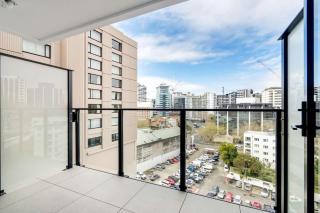 Beautiful Designed Apartment with Pool Gym Sauna - Auckland - 8