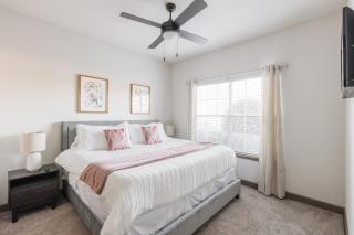 Beautiful 2 BR 2 BA, NRG, Medical Center, Downtown, Free WiFi, Pool - 1