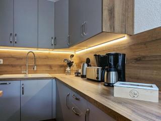Old Forge Modern Retreat - - 2