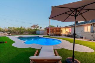 Pickleball, Sparkling Pool, Mini Putt and Sleeps14 - Phoenix - 8