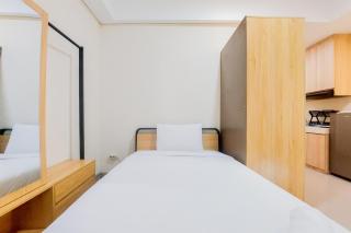 Homey and Modern Studio Apartment B Residence By Travelio - 9