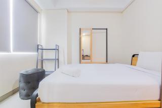 Homey and Modern Studio Apartment B Residence By Travelio - 7