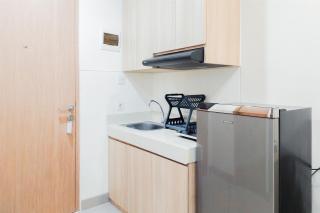 Homey and Modern Studio Apartment B Residence By Travelio - 4