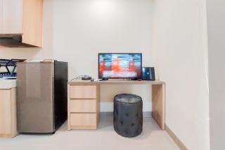 Homey and Modern Studio Apartment B Residence By Travelio - 5