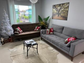 Quarto confortável com TV, AR e sacada vista jardim - Florianópolis - 1