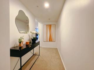 Tree-Lined Parkside Holiday Studio with Pool & Gym - Auckland - 6