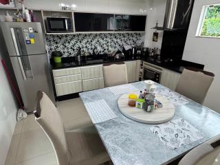 Suíte completa com TV, AR quente frio e sacada em casa com jardim - Florianópolis - 1