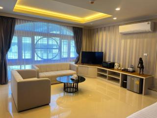 V20 Boutique Jacuzzi Hotel - 5