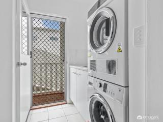 Bungalow On Bright - BOBs - Emu Park - 3