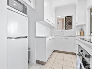 Bungalow On Bright - BOBs - Emu Park - 1