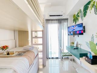 Cozy and Good Studio Sayana Bekasi Apartment By Travelio - 5