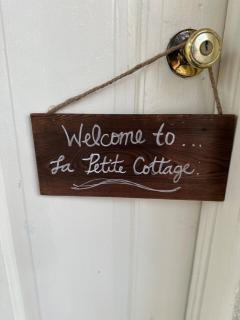 New Orleans Cottage 2 Bed 1 Bath Carseat Included - 4