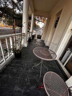 New Orleans Cottage 2 Bed 1 Bath Carseat Included - 3