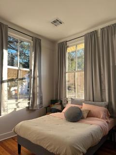 New Orleans Cottage 2 Bed 1 Bath Carseat Included - 9