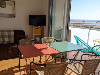 Bel appartement T2 climatisé avec piscine et parking à 250m de la plage - FR-1-797-9 - 2