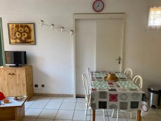 T3 de plain-pied aux Sablons III, Port Leucate. 4 pers. 2*. Terrasse, parking privé et sécurisé. - FR-1-798-25 - 2
