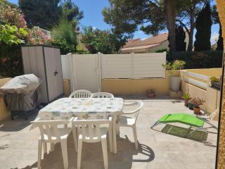 Appartement T2 Climatisé à Gruissan - Piscine, Plage, Parking & Terrasse - Idéal Familles 4/5 pers. - FR-1-796-45 - Gruissan - 0