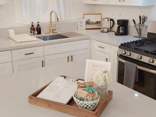 Centrally Located Charming LA Home with Food Scenes - Monterey Park - 6