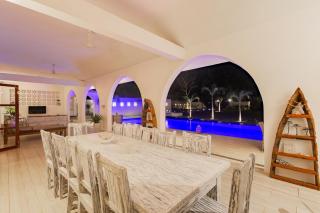 Sky Villa - Luxury Pool Retreat - 7