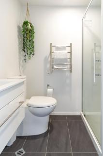 Dashing 2-Bedroom Apartment in Vibrant City Hub - Christchurch - 1