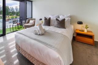 Dashing 2-Bedroom Apartment in Vibrant City Hub - Christchurch - 3