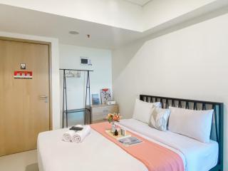 Comfortable and Enjoy Living Studio Meikarta Apartment By Travelio - 9