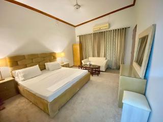 Two minutes walk from jinnah super market, Islamabad - Islamabad - 8