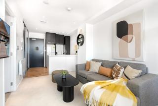 The Heart of City Living with Incredible City & Skytower View Nearby Queen St - Auckland - 1