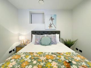 Stylish Cozy Studio Nearby SkyTower-Pool Gym Sauna - 1