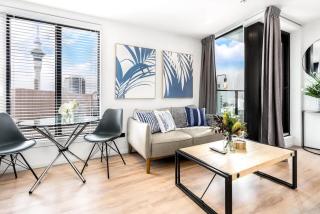 Tree-Lined Studio on High Level with Skytower View - Auckland - 0