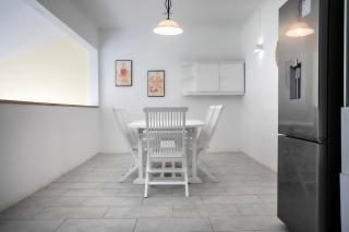 Sunny Two Bedroom Loft - Sea Views and Pool - Rivière Noire - 8