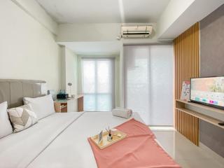Good Place Studio at Grand Dhika City Apartment By Travelio - 8