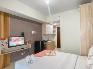 Good Place Studio at Grand Dhika City Apartment By Travelio - 9