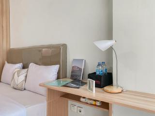 Good Place Studio at Grand Dhika City Apartment By Travelio - 3
