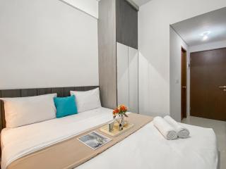 Good and Warm Studio at Transpark Juanda Bekasi Timur Apartment By Travelio - 9