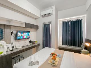 Good and Warm Studio at Transpark Juanda Bekasi Timur Apartment By Travelio - 5