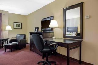 Quality Inn and Conference Centre - Pembroke - 2