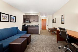 Comfort Inn & Suites Decatur-Forsyth - 1
