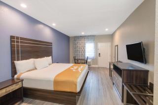 Days Inn & Suites by Wyndham La Porte - La Porte - 3