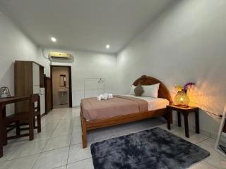 Yana Guest House Canggu - Canggu - 5
