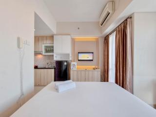 Homey and Good Studio Taman Melati Sinduadi Apartment By Travelio - 7